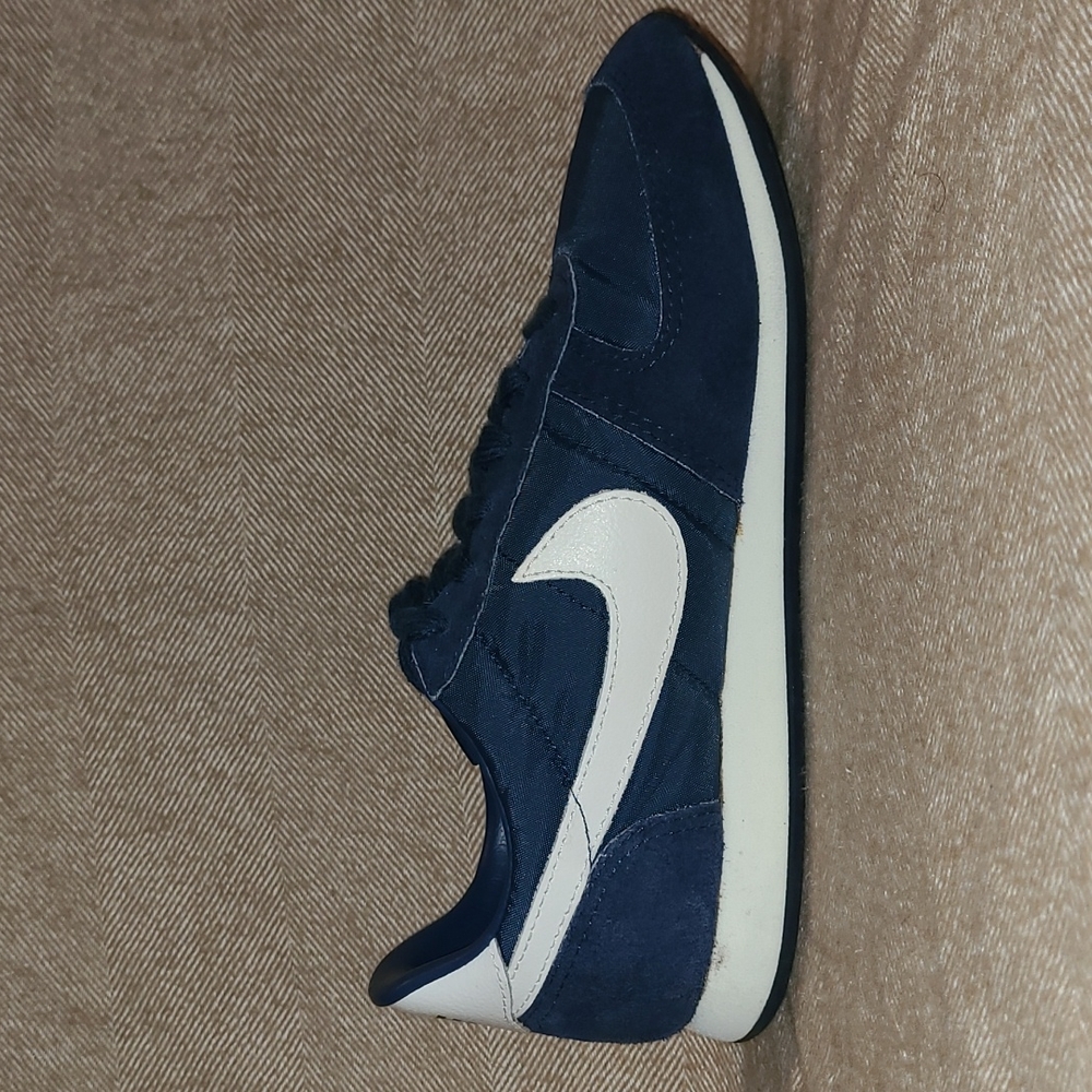 Nike Vintage 1985 Rio Trainers in LIKE NEW condition - Picture 2 of 10